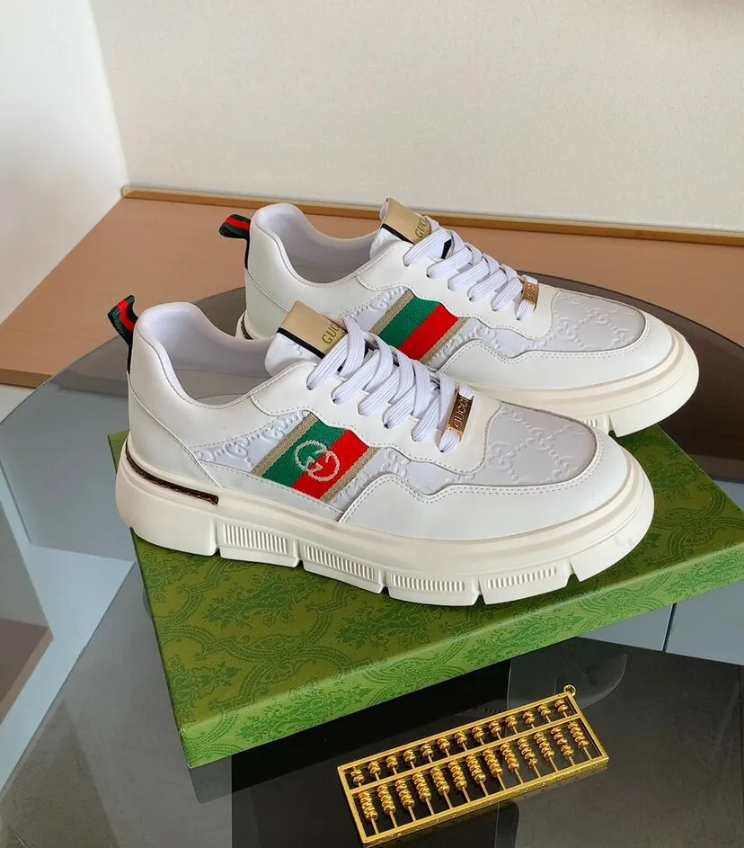 Factory price 400. The new GUCCI (Gucci) is launched at the same time, new men's shoes, 😘fabrics are selected imported cowhide, lining: sheepskin lining. 👍🏿 High-end ☄️ air-cushion molded anti-slip rubber outsole, exquisite lines, simple and elegant, comfortable and high-end for leisure travel. Code number: 38 to 44 (45 can be customized and cannot be returned or exchanged)